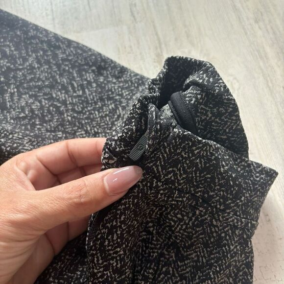Lululemon Rest Less Cropped 1/2 Zip Size 4 - Picture 5 of 7